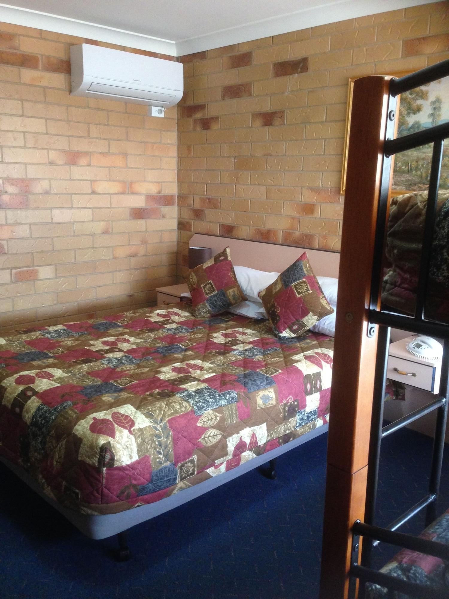 North Parkes Motel Bagian luar foto
