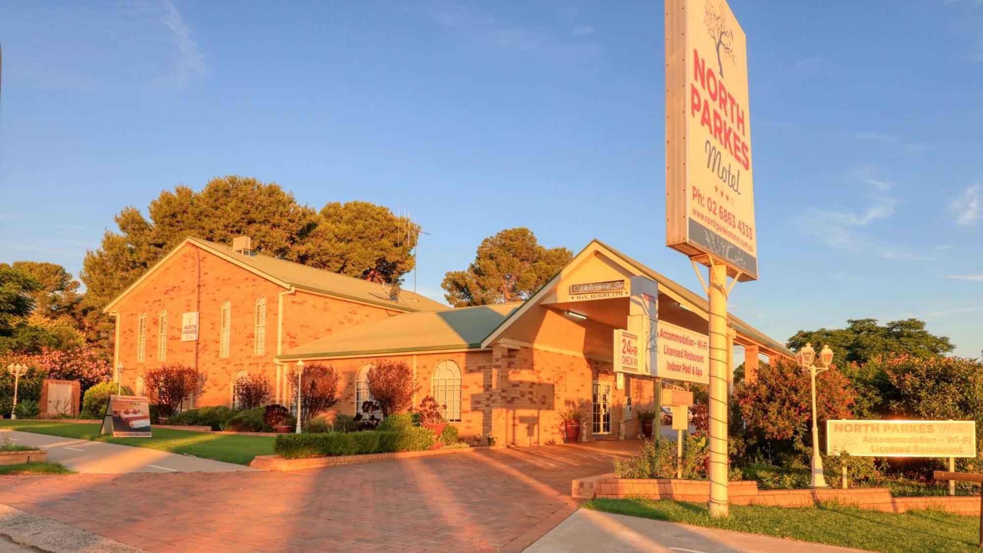 North Parkes Motel Bagian luar foto