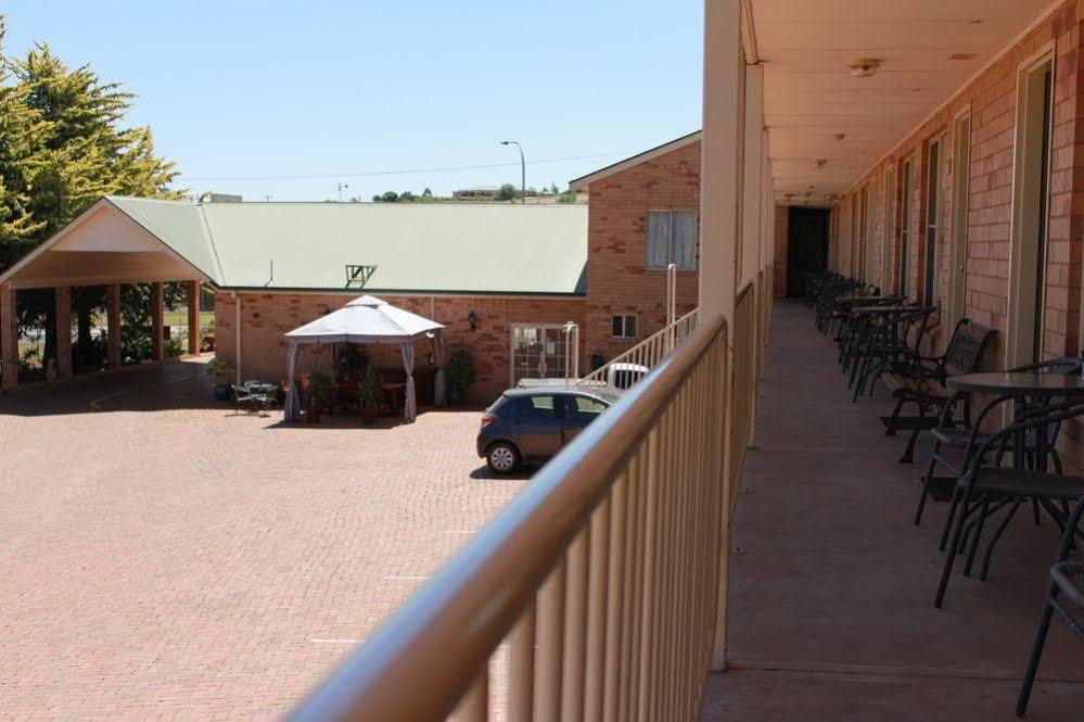 North Parkes Motel Bagian luar foto